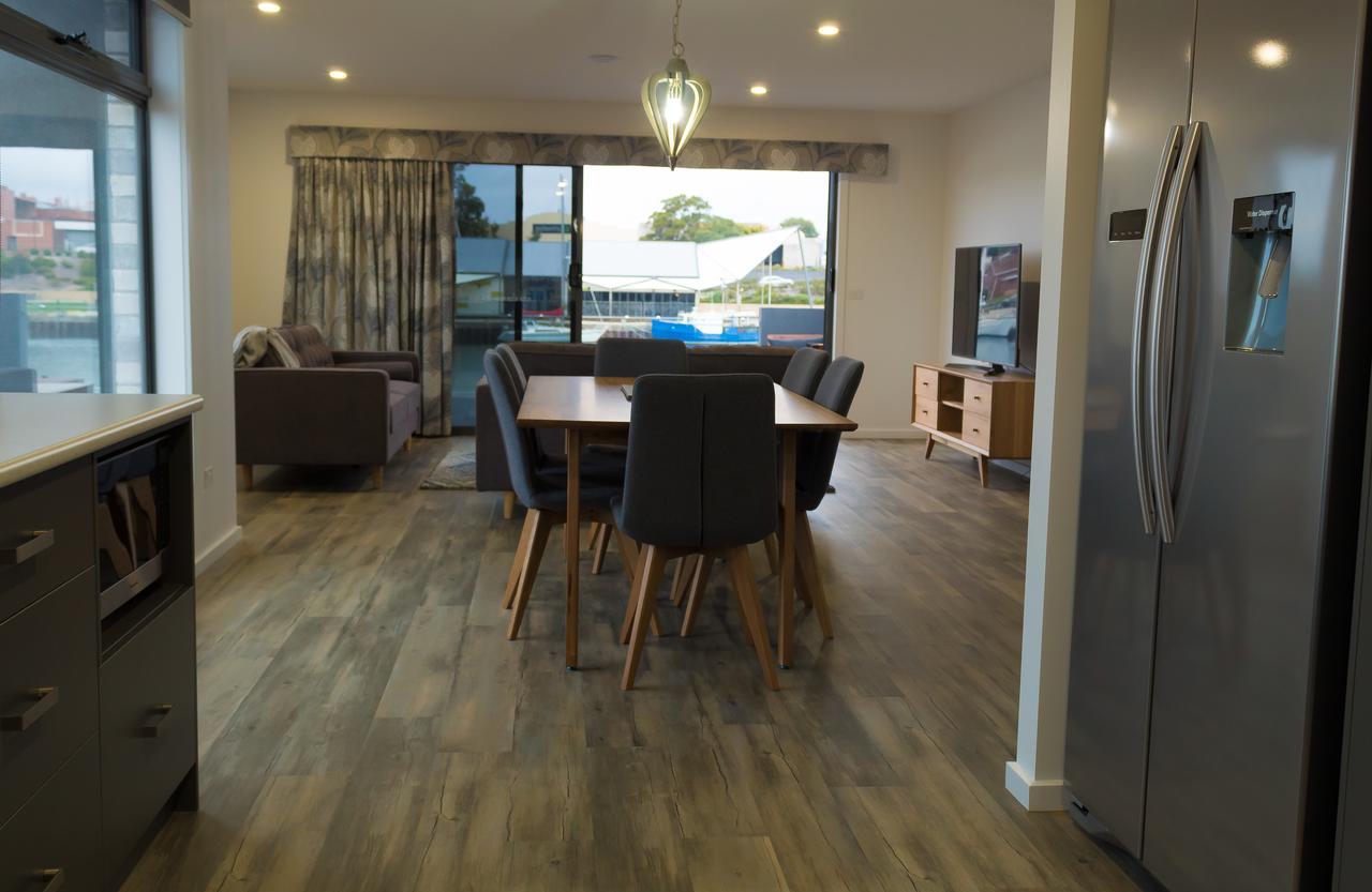 Ulverstone Waterfront Apartments מראה חיצוני תמונה
